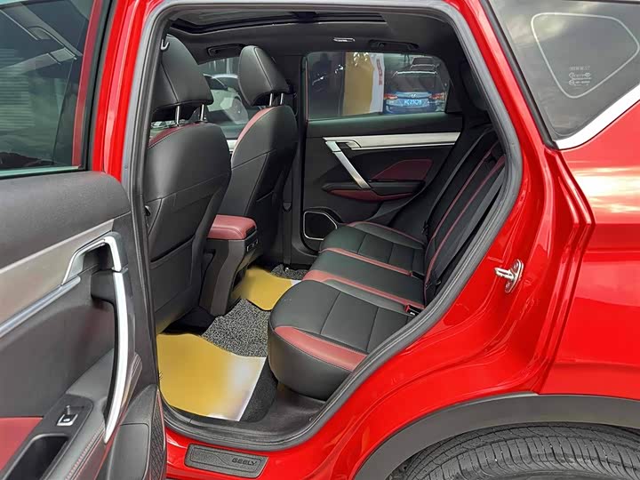 Фото 13 - Geely Coolray