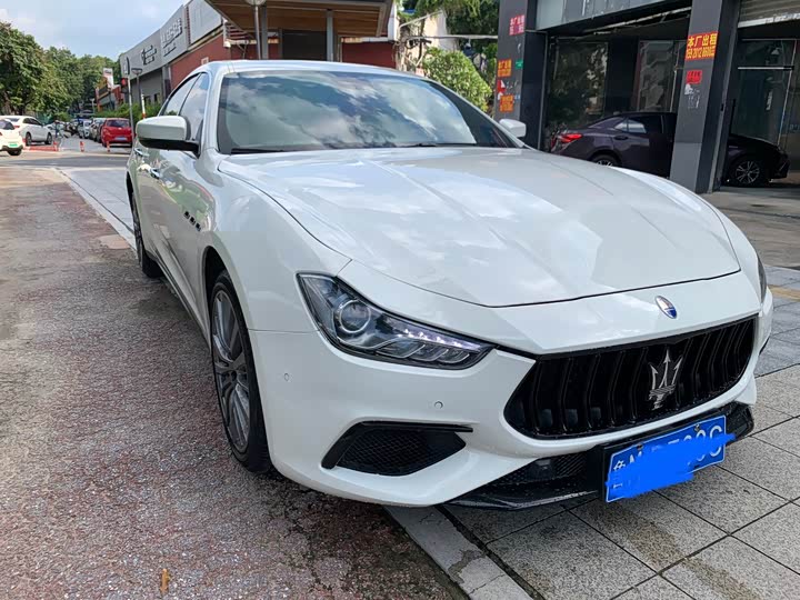 Фото 1 - Maserati Ghibli