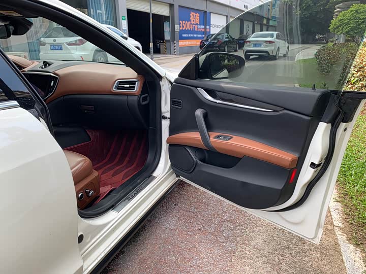 Фото 10 - Maserati Ghibli