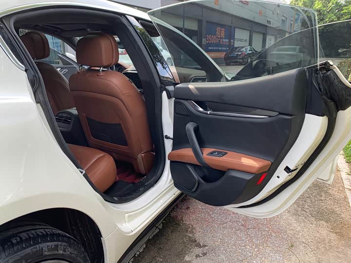 Фото 11 - Maserati Ghibli