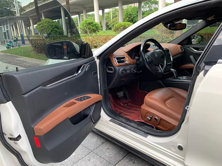 Фото 8 - Maserati Ghibli