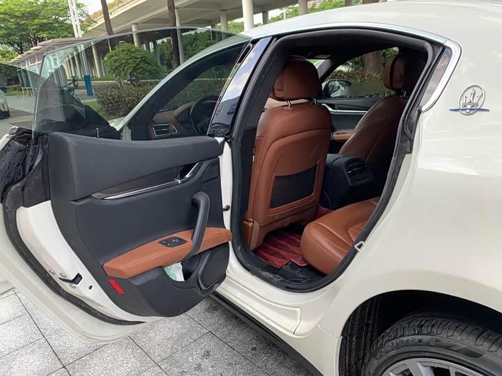 Фото 9 - Maserati Ghibli