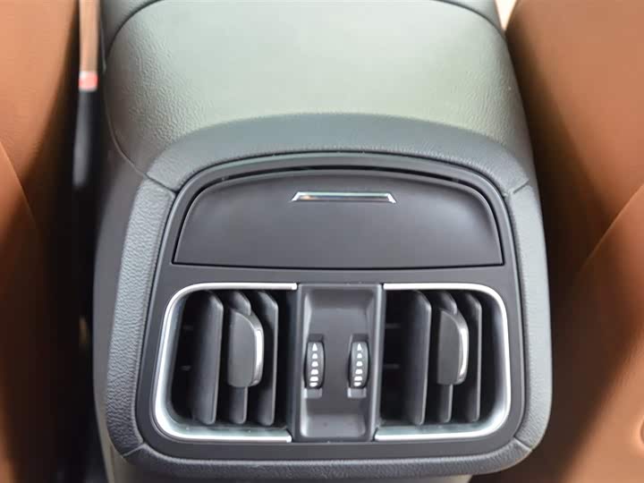 Фото 10 - Maserati Levante