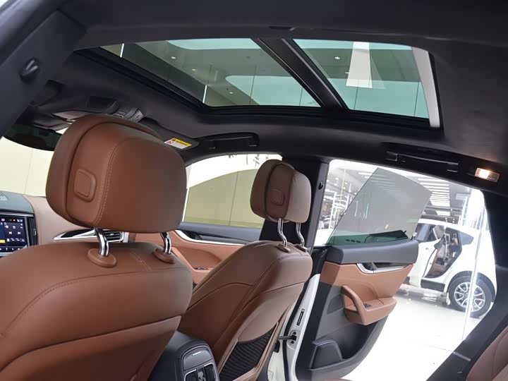 Фото 13 - Maserati Levante