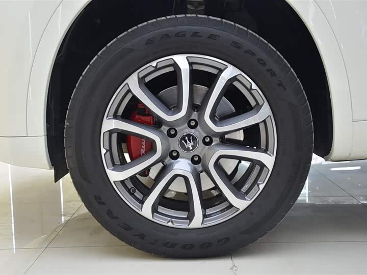 Фото 15 - Maserati Levante