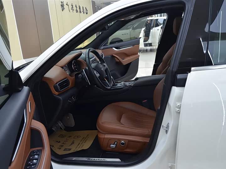 Фото 4 - Maserati Levante