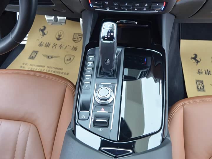 Фото 8 - Maserati Levante