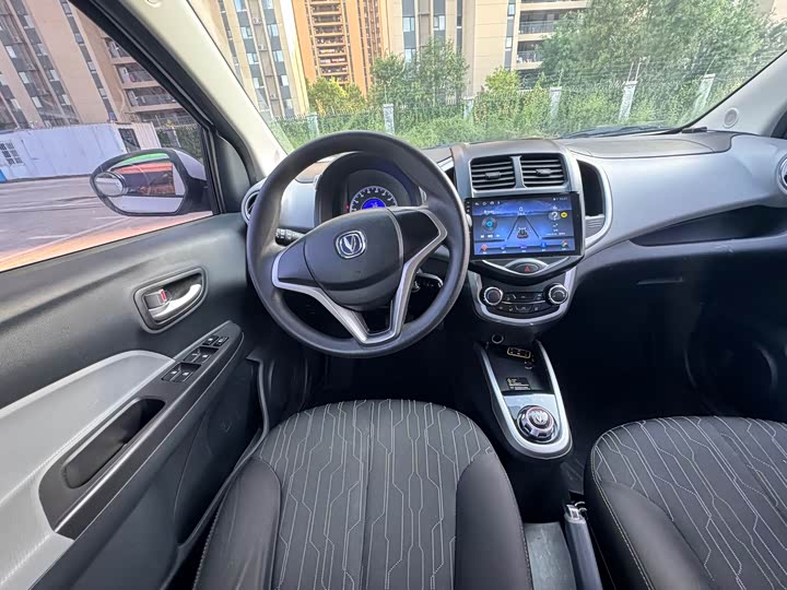 Фото 11 - Changan BenBen E-Star