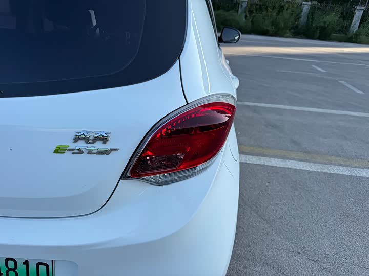 Фото 13 - Changan BenBen E-Star