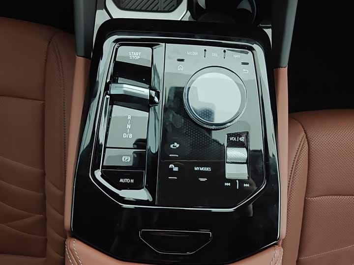 Фото 11 - BMW i5