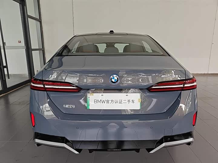 Фото 5 - BMW i5