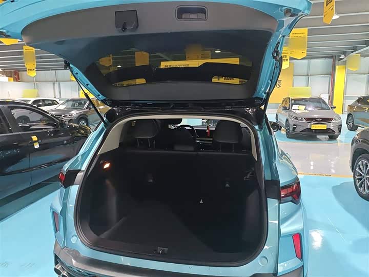 Фото 13 - Geely Coolray