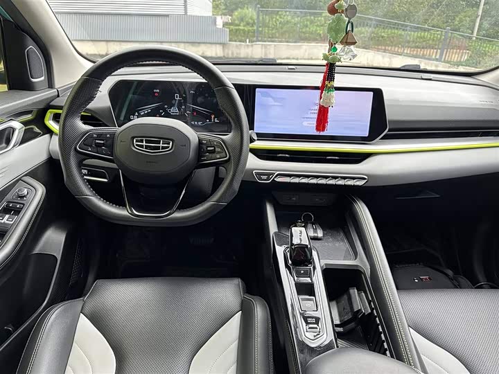 Фото 3 - Geely Coolray