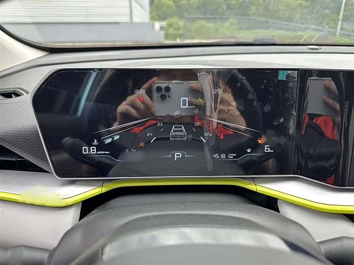 Фото 4 - Geely Coolray