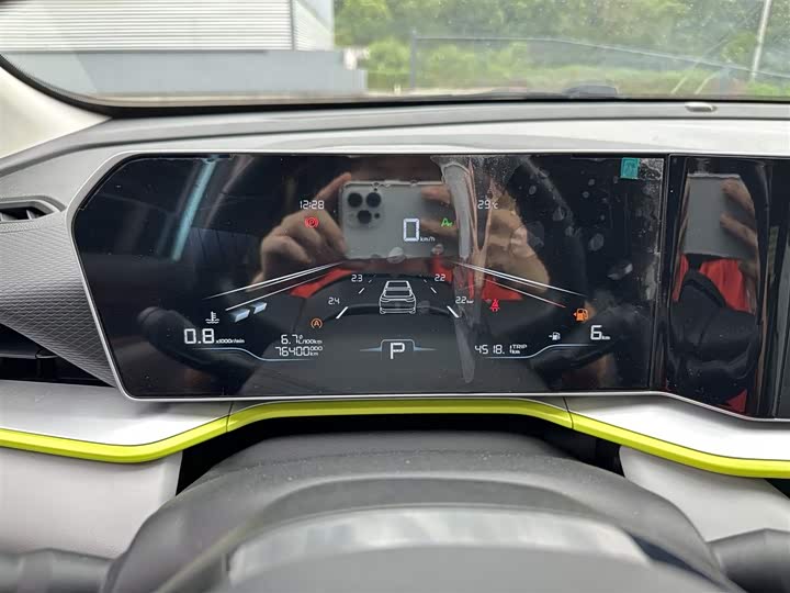 Фото 5 - Geely Coolray