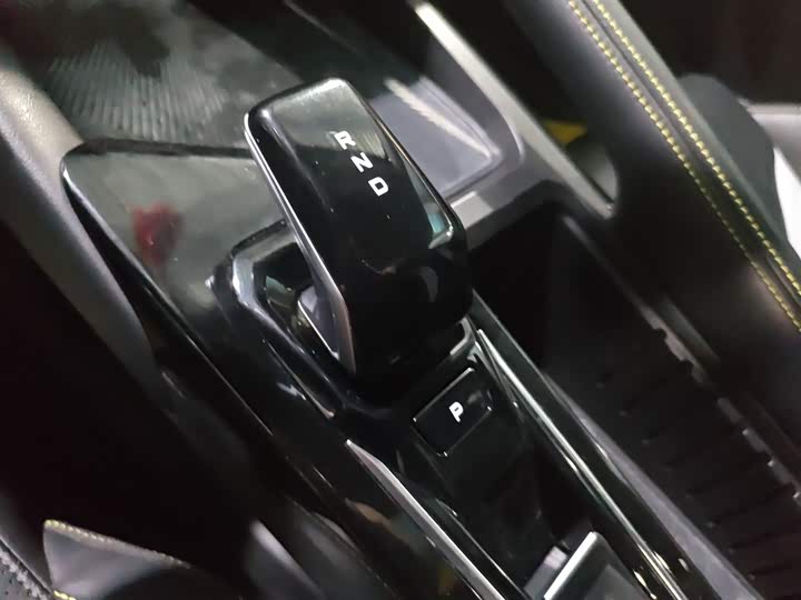 Фото 8 - Geely Coolray