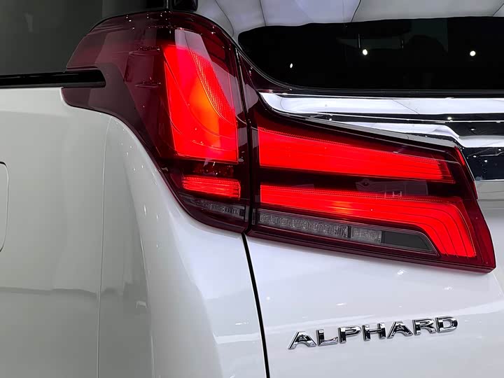 Фото 14 - Toyota Alphard