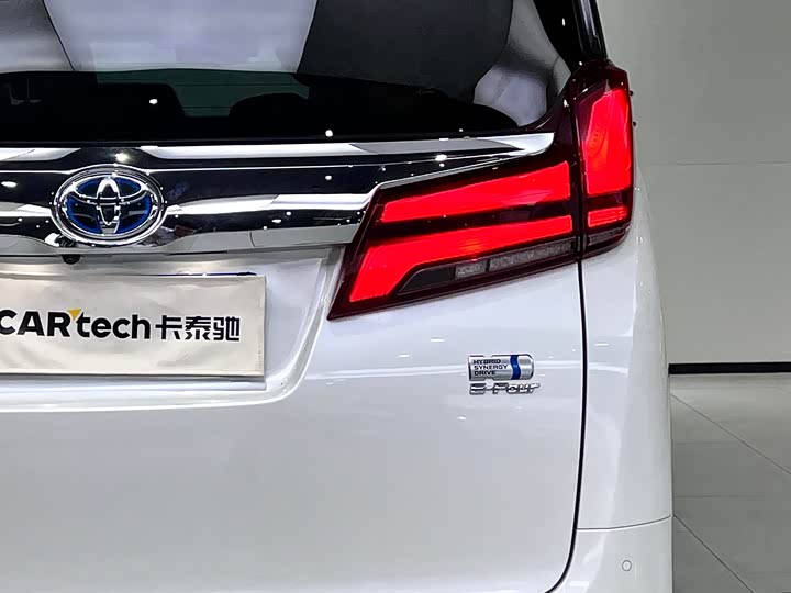 Фото 15 - Toyota Alphard