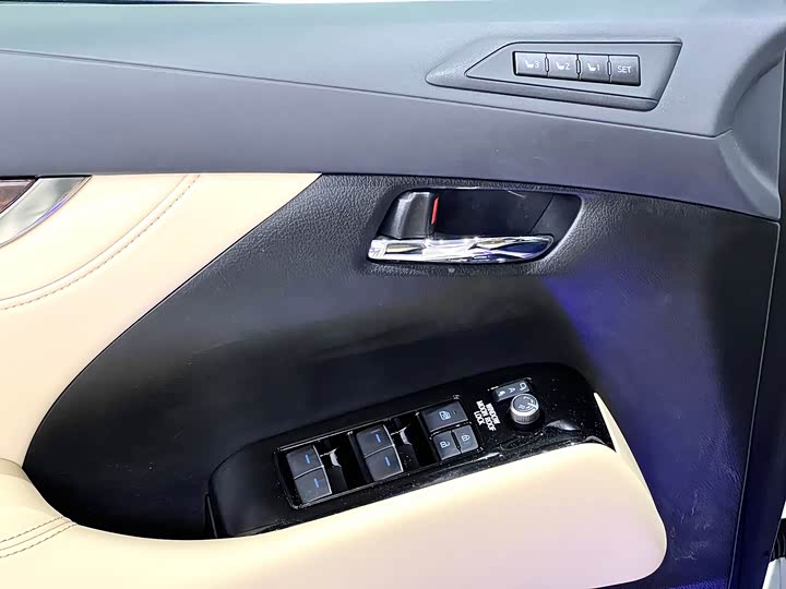 Фото 19 - Toyota Alphard