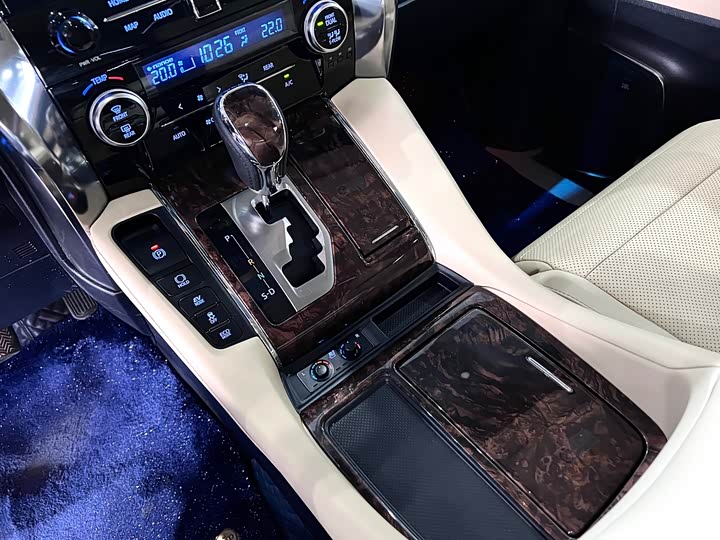 Фото 26 - Toyota Alphard