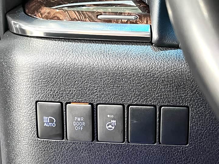 Фото 27 - Toyota Alphard