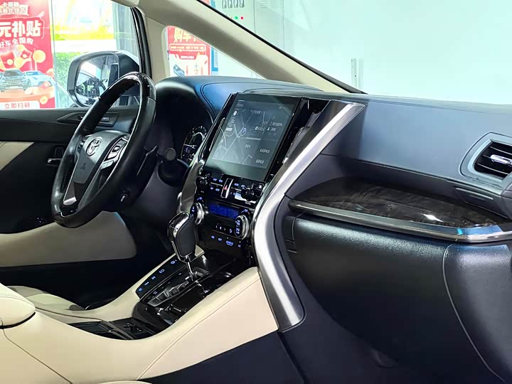 Фото 34 - Toyota Alphard