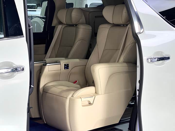 Фото 35 - Toyota Alphard