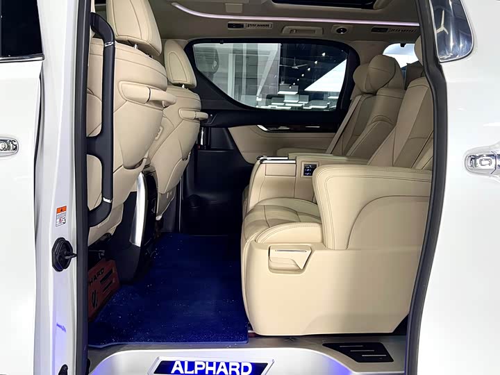 Фото 36 - Toyota Alphard