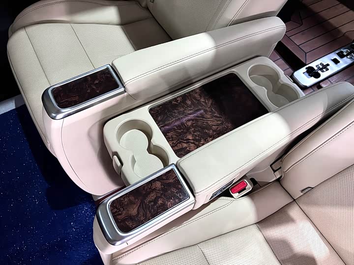 Фото 37 - Toyota Alphard