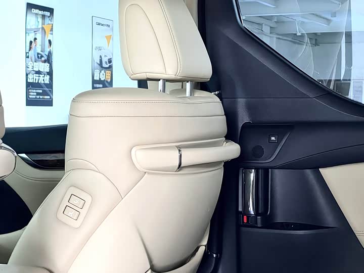 Фото 39 - Toyota Alphard