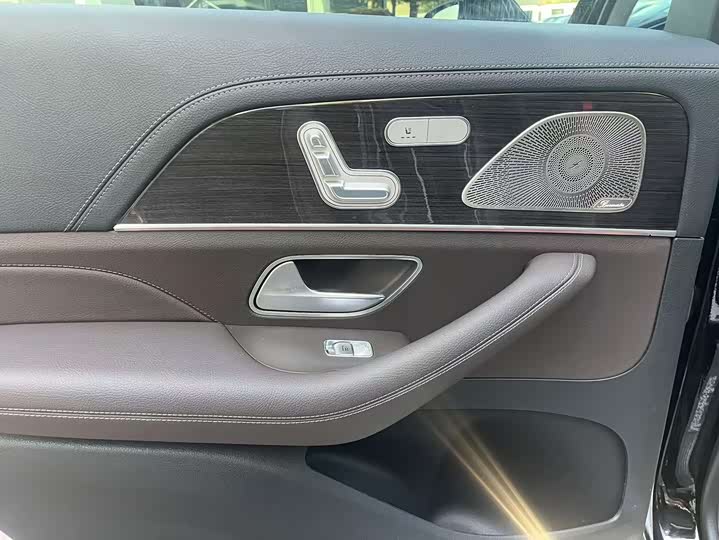 Фото 18 - Mercedes-Benz GLS-Class