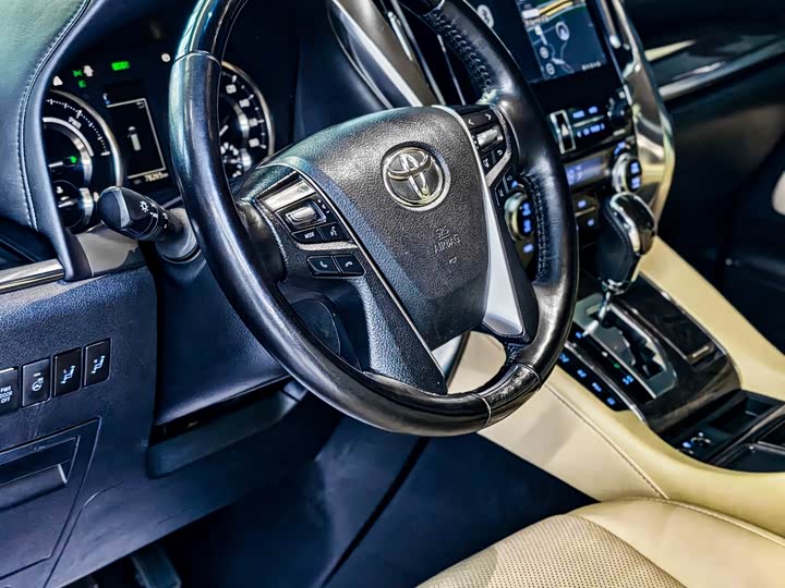 Фото 7 - Toyota Alphard