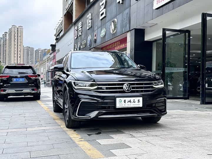 Фото 1 - Volkswagen Tiguan L Pro