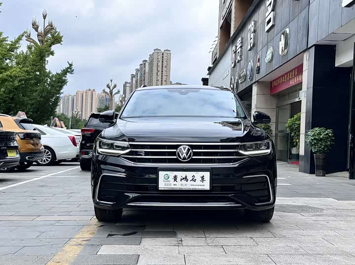 Фото 2 - Volkswagen Tiguan L Pro