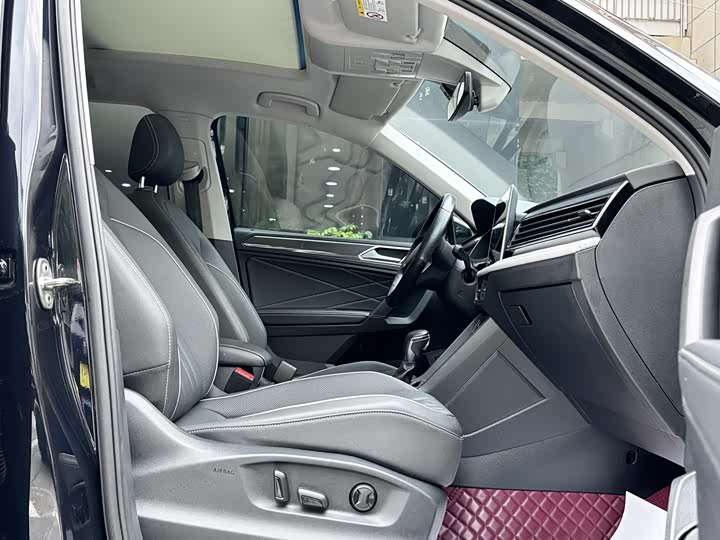 Фото 8 - Volkswagen Tiguan L Pro