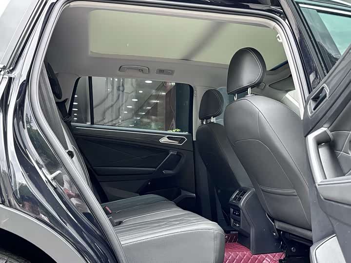 Фото 9 - Volkswagen Tiguan L Pro