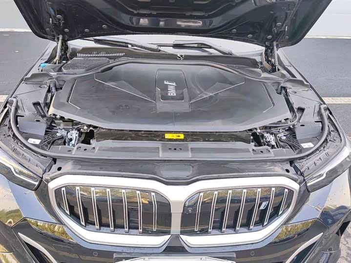 Фото 12 - BMW i5