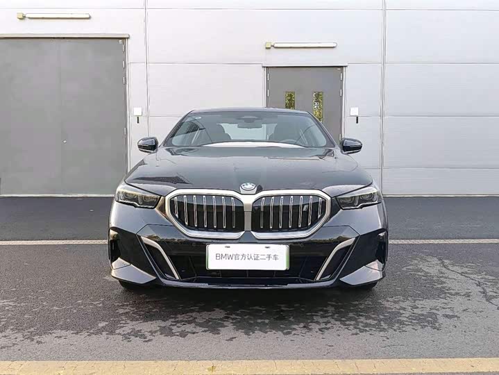 Фото 3 - BMW i5