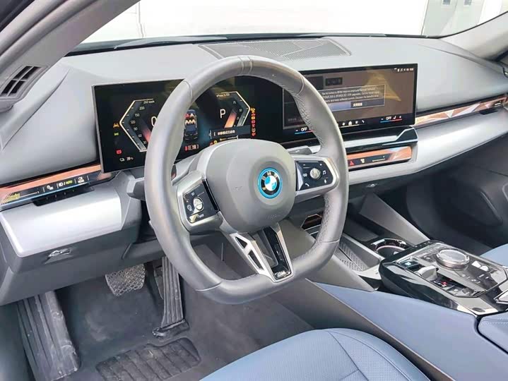 Фото 6 - BMW i5