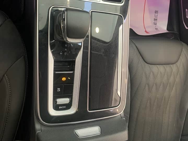 Фото 14 - Hongqi HS5