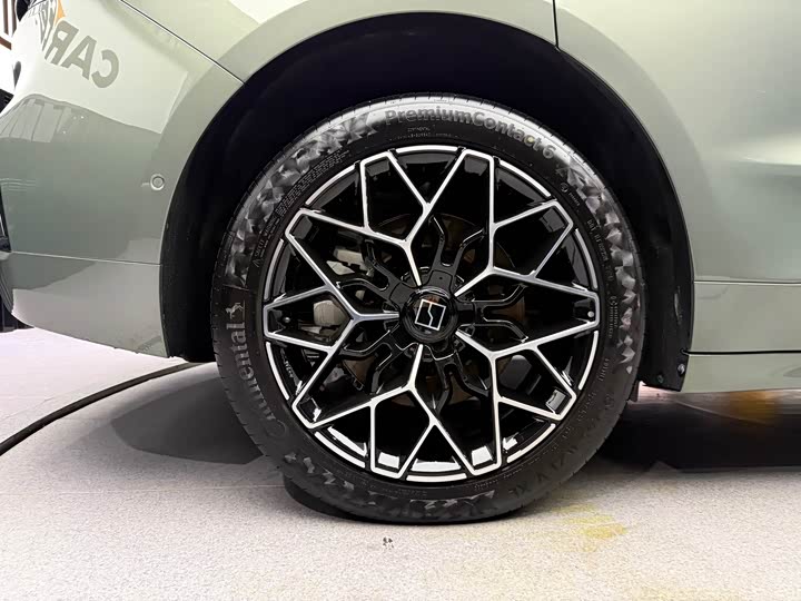 Фото 11 - Zeekr 001