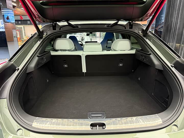 Фото 12 - Zeekr 001