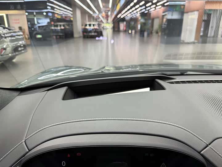 Фото 17 - Zeekr 001