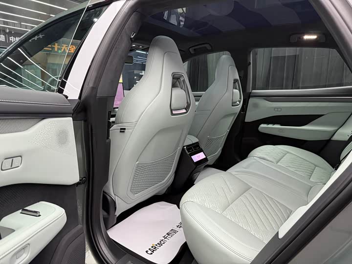 Фото 22 - Zeekr 001