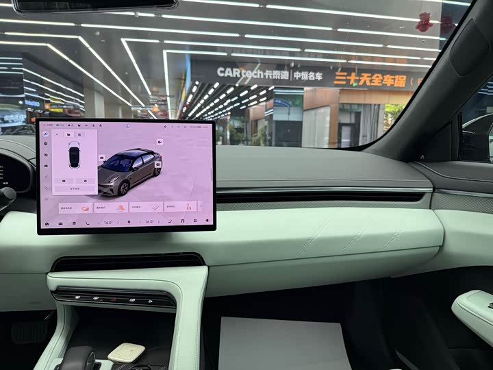 Фото 25 - Zeekr 001