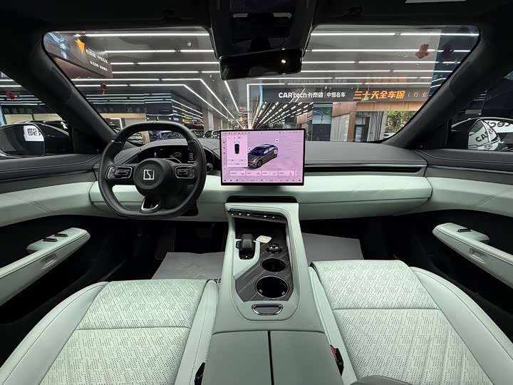 Фото 26 - Zeekr 001