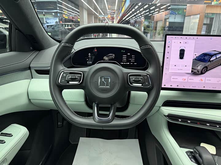 Фото 27 - Zeekr 001