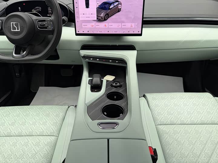 Фото 28 - Zeekr 001