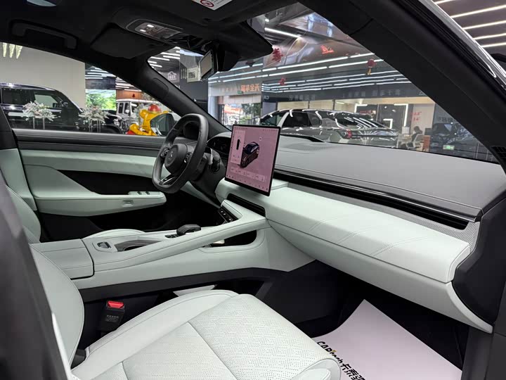 Фото 29 - Zeekr 001