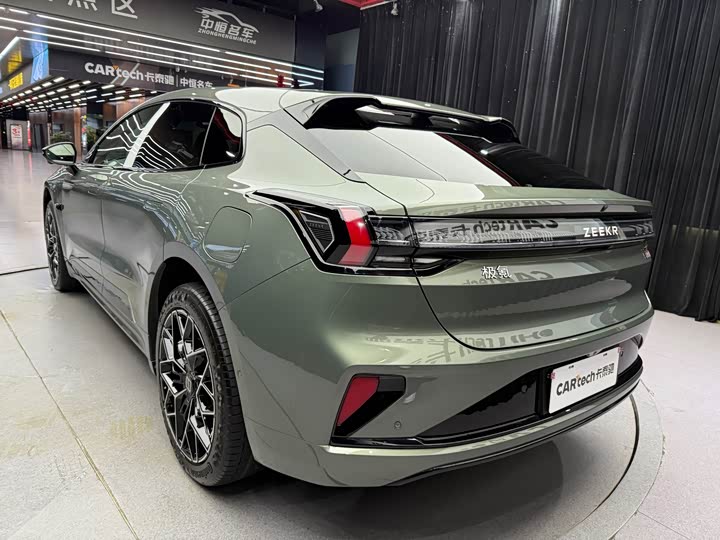 Фото 9 - Zeekr 001